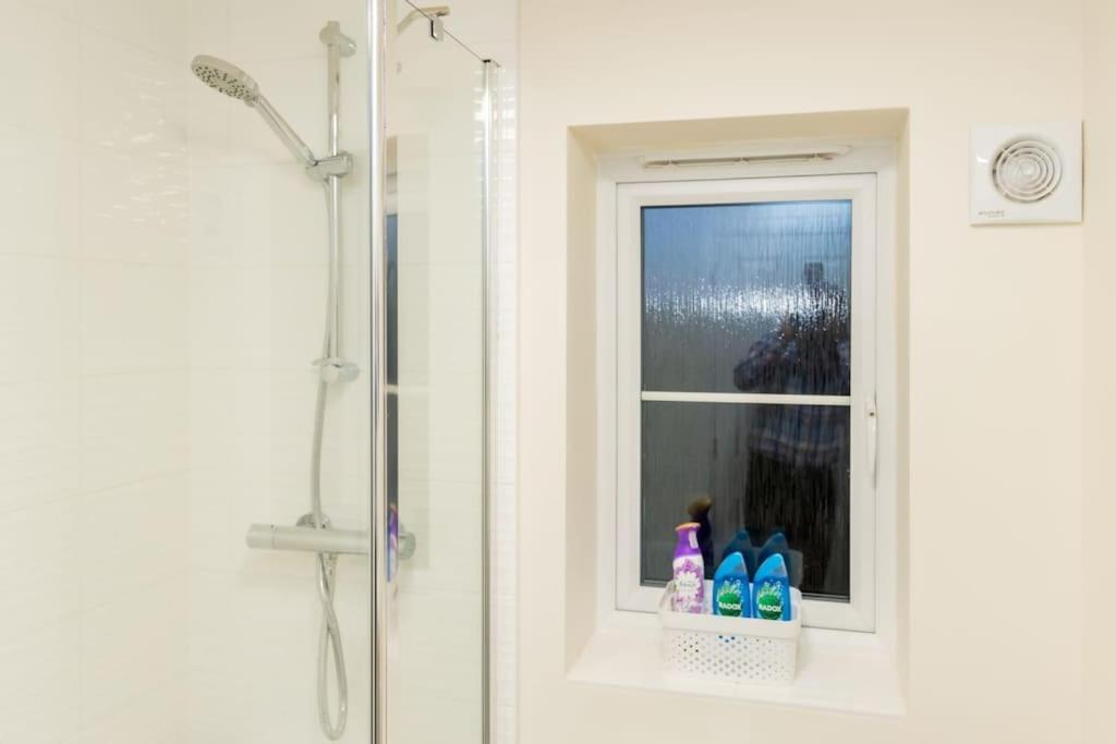 Cozy 3 Bed Sasha House In Beeston Nottingham 빌라 외부 사진