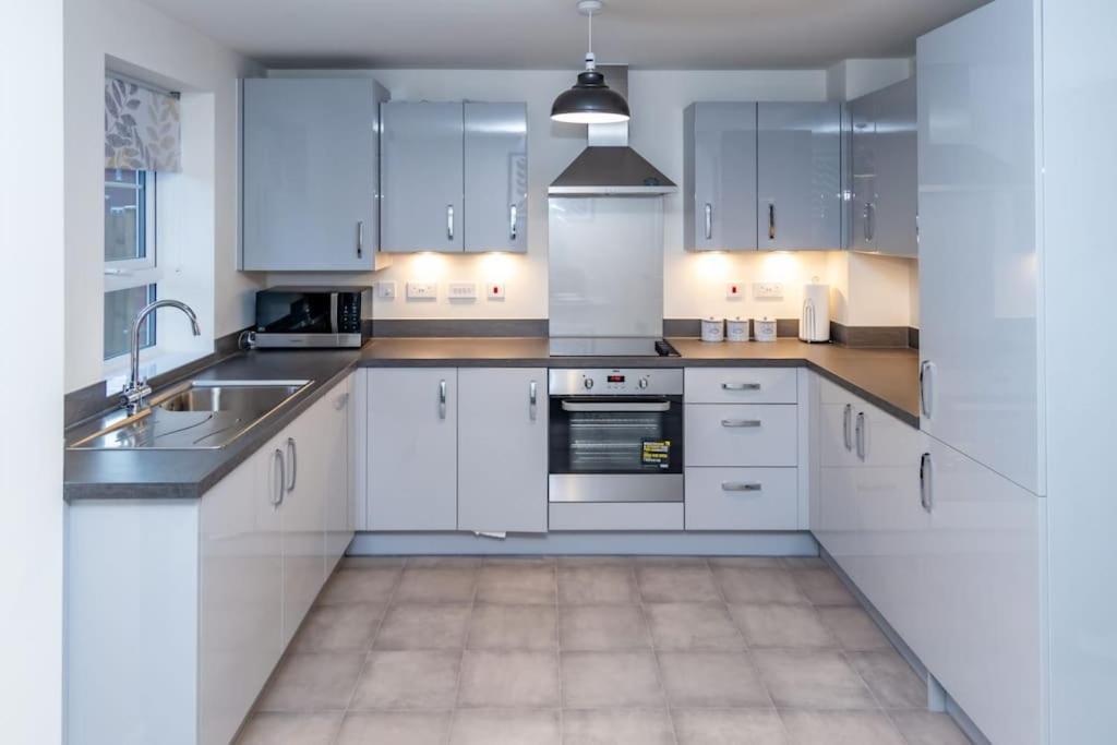 Cozy 3 Bed Sasha House In Beeston Nottingham 빌라 외부 사진