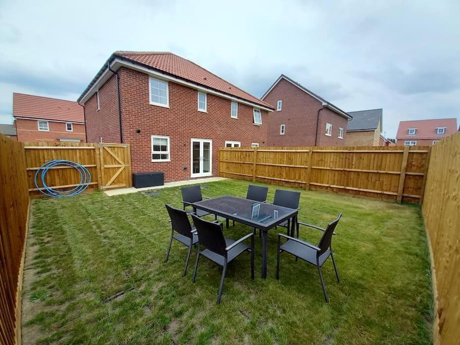 Cozy 3 Bed Sasha House In Beeston Nottingham 빌라 외부 사진