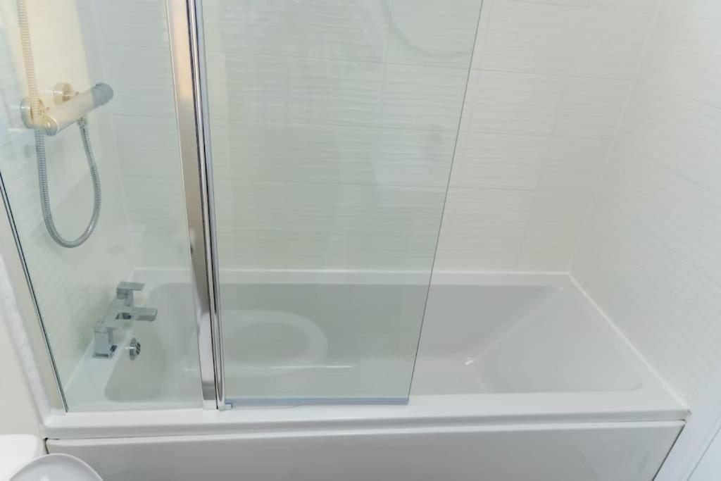 Cozy 3 Bed Sasha House In Beeston Nottingham 빌라 외부 사진