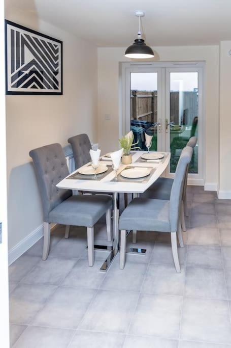Cozy 3 Bed Sasha House In Beeston Nottingham 빌라 외부 사진